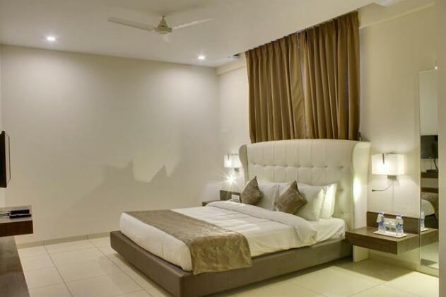Hotel Lake View Saputara - Photo4