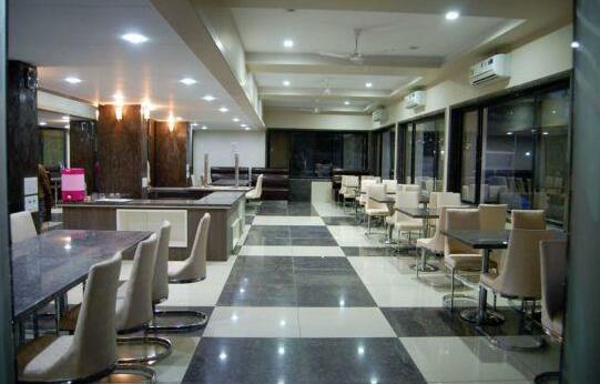 Hotel Sejal Inn - Photo4