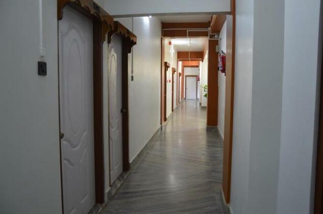 Best Holiday Inn - Photo3