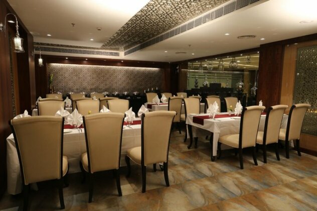 M crown Hotel - Photo2