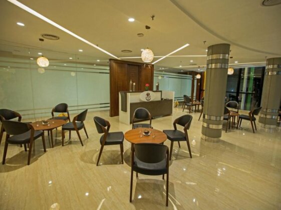 M crown Hotel - Photo4