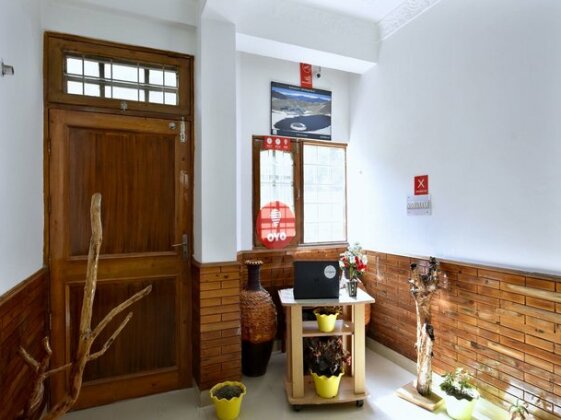 OYO 17002 Apple House - Photo2