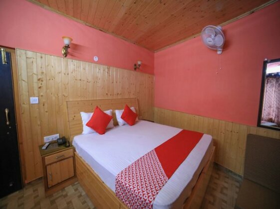 OYO 17002 Apple House - Photo5