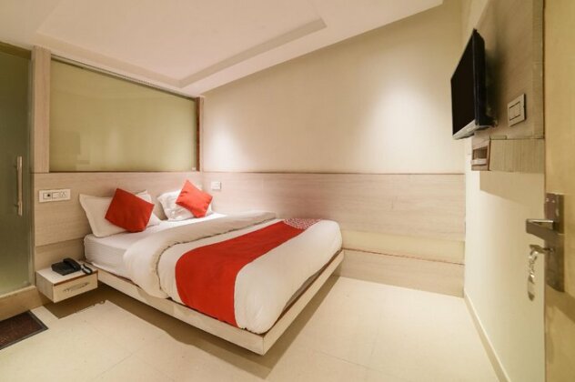 OYO Flagship 40500 Hotel Mid Town - Photo2