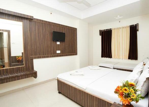 Hotel Dwarka Shirdi - Photo4