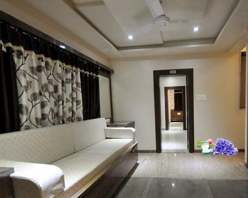 Hotel Shri Sai Manish - Photo2