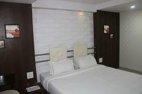 Om Sai International - Photo2