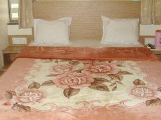 Sai Surya Hotel - Photo5