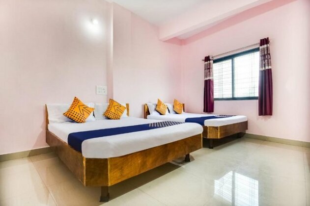 SPOT ON 66077 Hotel Radhika Restaurant & Lodging - Photo5