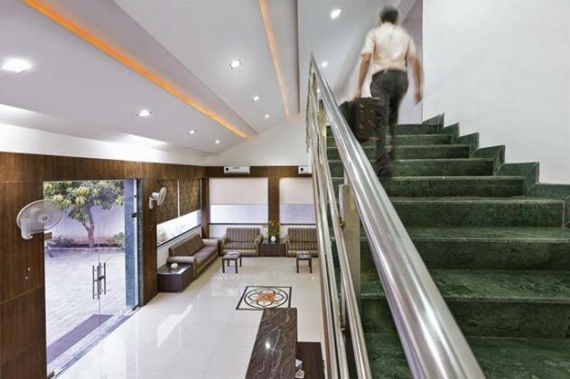 Sterling Shirdi - Photo2