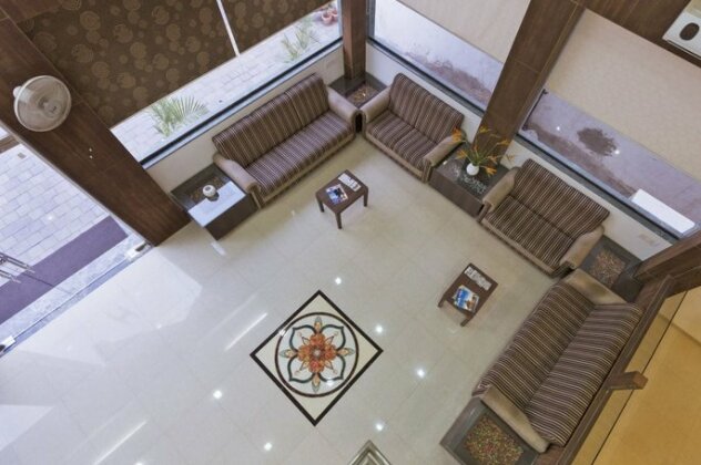 Sterling Shirdi - Photo4