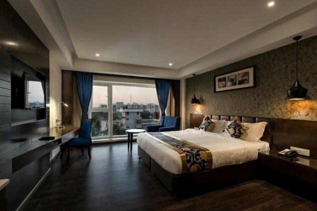 Hotel Saffron Crest - Photo4