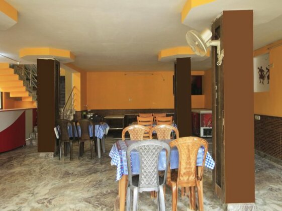 OYO 14200 Hotel Oasis - Photo4