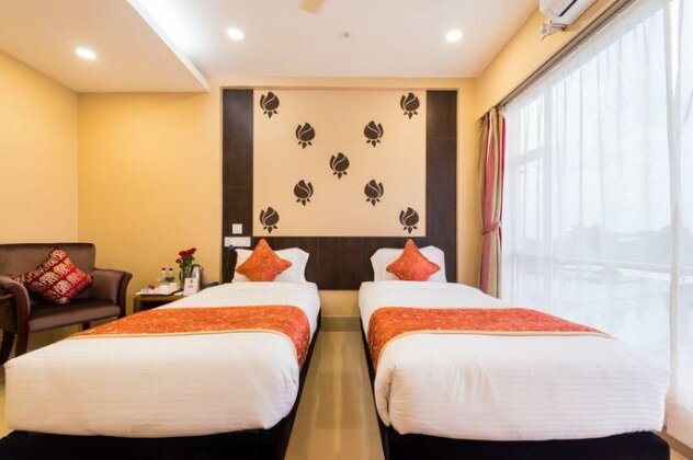 OYO 9202 Hotel Central Courtyard - Photo4