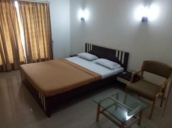 Silvassa Inn Hotel - Photo2