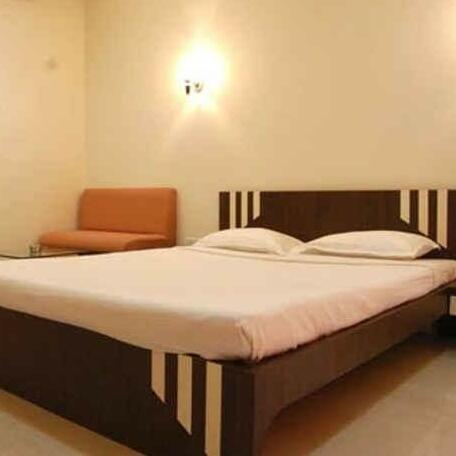 Silvassa Inn Hotel - Photo3