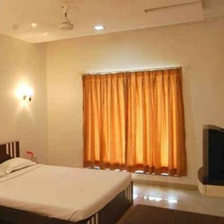 Silvassa Inn Hotel - Photo4