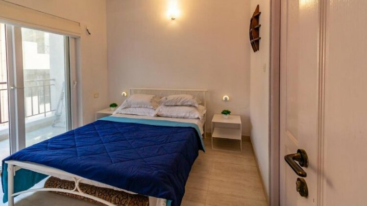 Mayfair Studio 4 Mins from Uddo Beach - Photo2