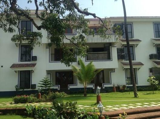 Pool facing Furnished Apartment Siolim