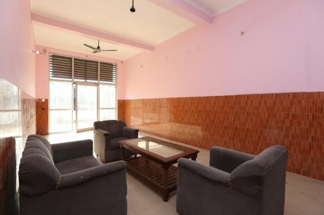 OYO 38608 Hotel Regel - Photo3
