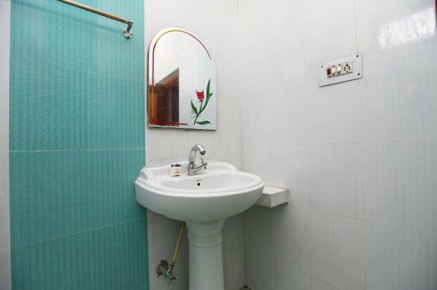 OYO 38608 Hotel Regel - Photo4