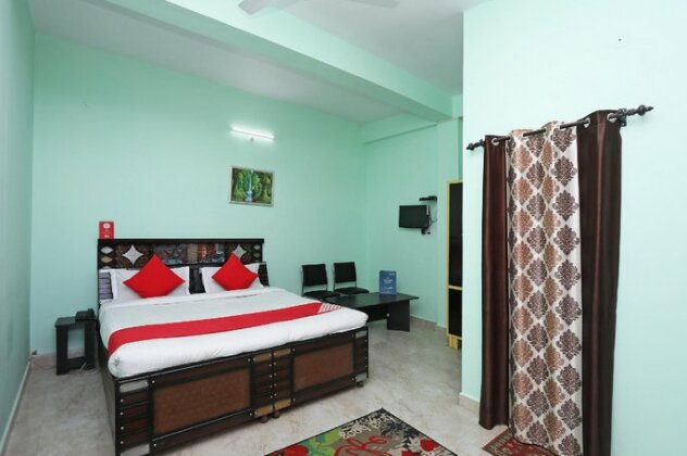 OYO 37054 Amit Guest House - Photo2