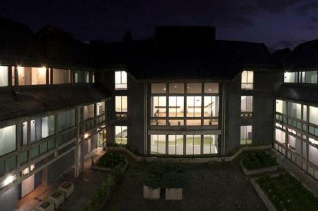 Centaur Lake View Hotel - Photo2