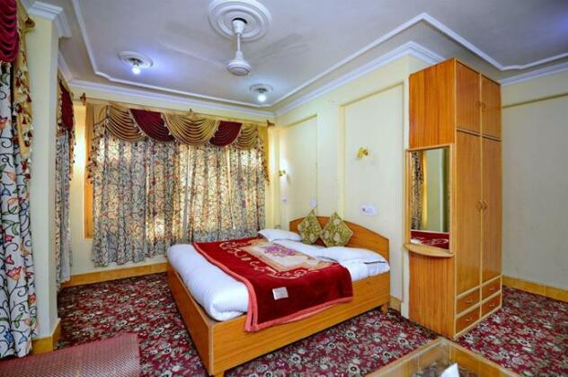 City Plaza Hotel Srinagar - Photo3
