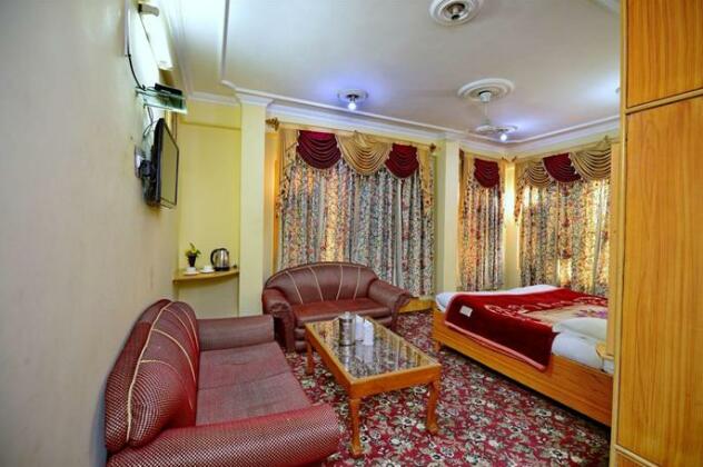 City Plaza Hotel Srinagar - Photo4
