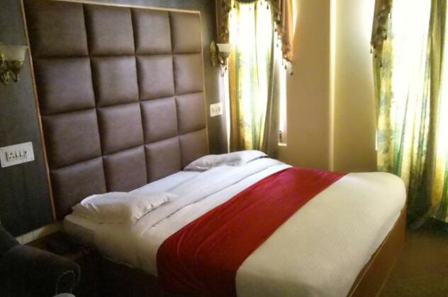 City Plaza Hotel Srinagar - Photo5