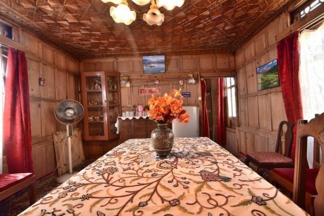 Golden Hopes Group of Houseboats - Photo3
