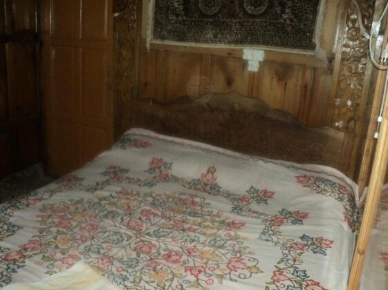 Haroon Houseboat - Photo3