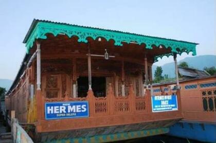 Hermes Group of Houseboats