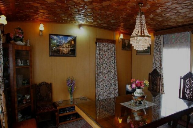 Holiday Inn Group of Houseboat - Photo3