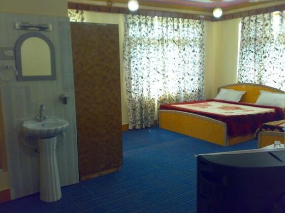 Hotel Grand City Srinagar - Photo4