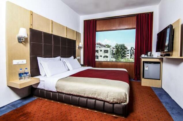 Hotel Holiday Plaza - Photo4