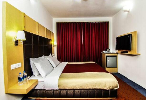 Hotel Holiday Plaza - Photo5