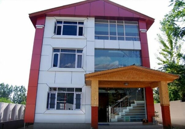  Photo 1