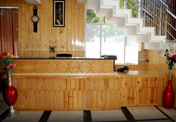 Hotel Pearl Continental Srinagar - Photo2