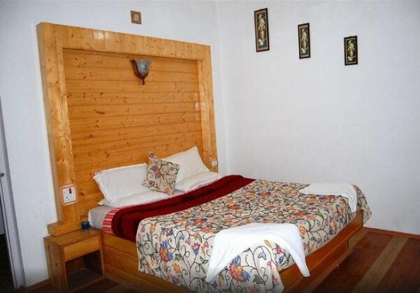Hotel Pearl Continental Srinagar - Photo5