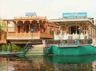 House Boat Young Holly wood