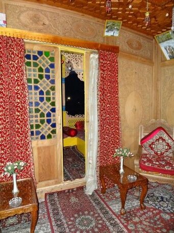 Houseboat Moon of Kashmir - Photo4