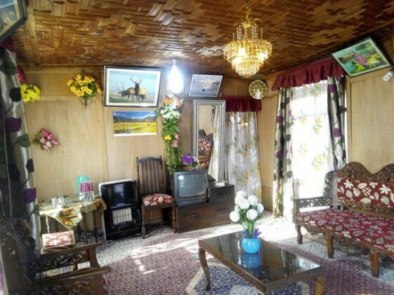 Houseboat Retreet - Photo2