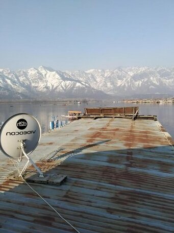 Houseboat Young Snow View Front Line Dal Lake - Photo4