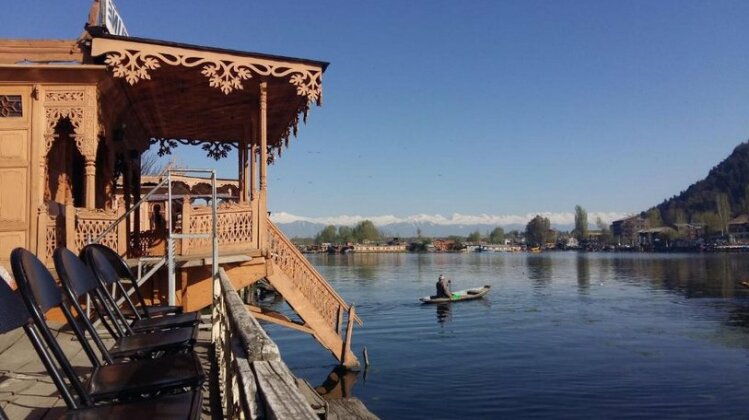 Jacqueline houseboat