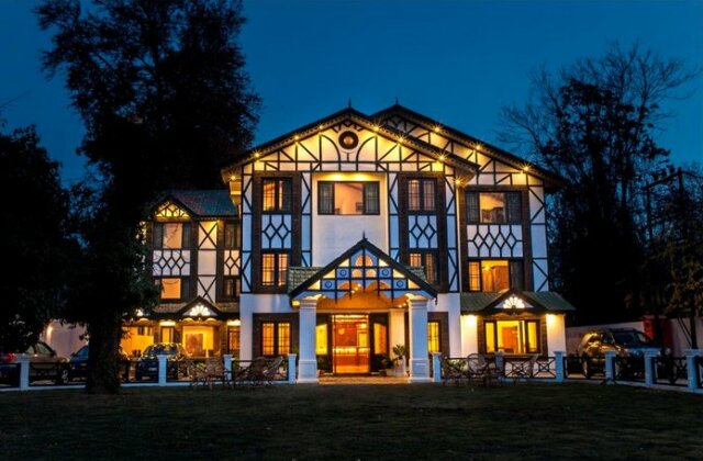 Lemon Tree Hotel Srinagar - Photo2