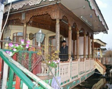 New minar group of houseboats