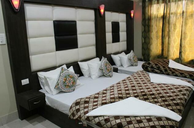 OYO 12202 Hotel Samar - Photo5