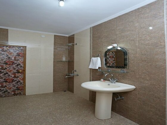 OYO 4487 Hotel Al Azra - Photo4