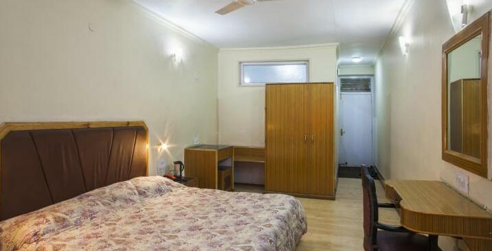 OYO 5174 Hotel Pamposh - Photo5